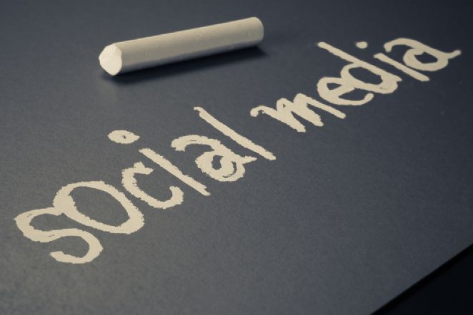 De invloed van sociale media op het online koopgedrag De invloed van sociale media op het online koopgedrag