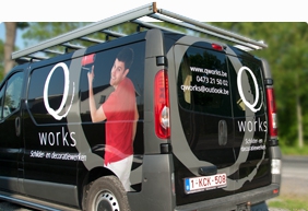 Belettering camionette van Qworks uit Westrozebeke