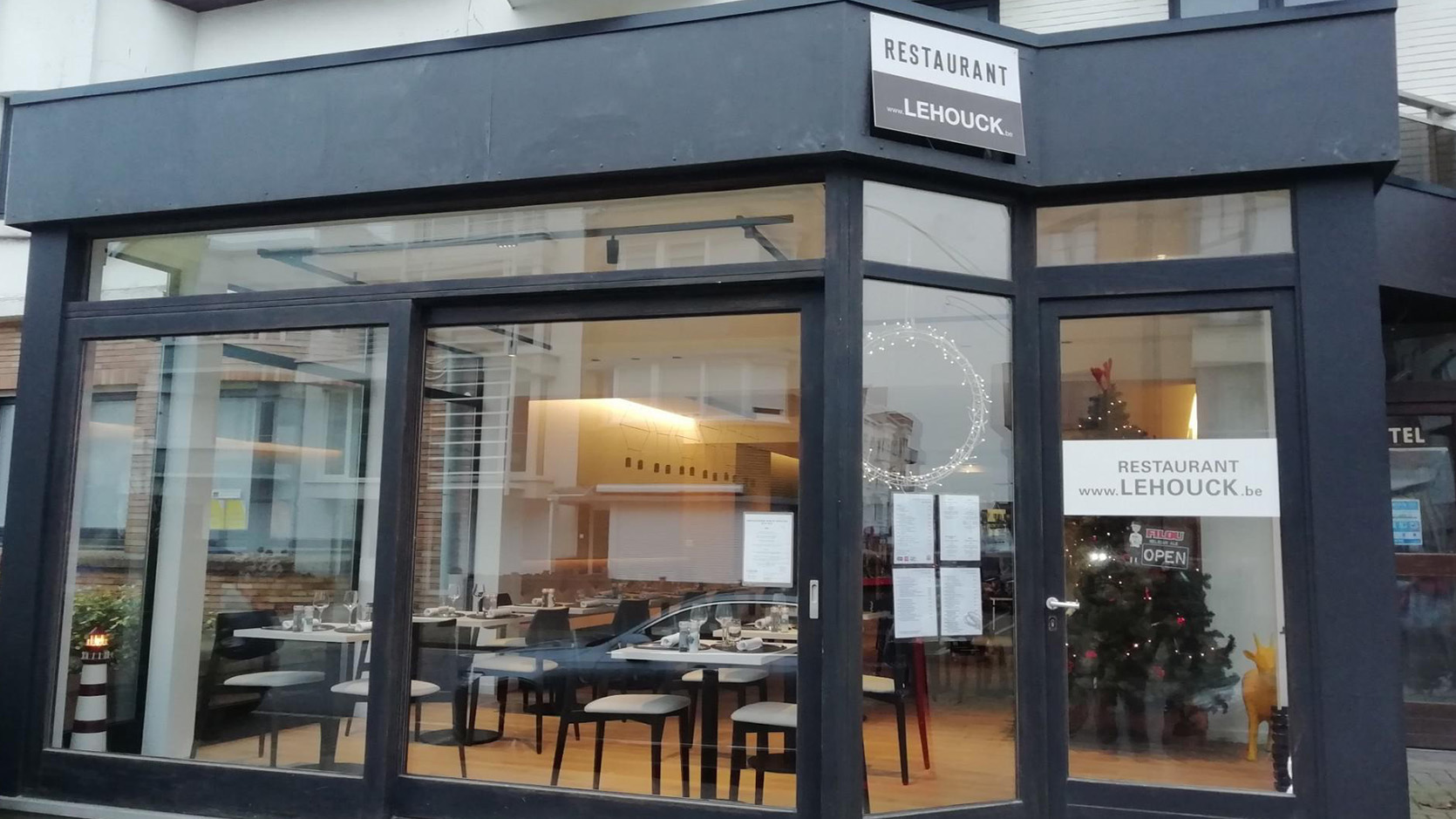 Le Houck is een gezellig hotel restaurant met familiekamers waar je ook gastronomisch kan tafelen. Publi4U ontwikkelde een Pro pakket website voor 990 euro. Le Houck is een gezellig hotel restaurant met familiekamers waar je ook gastronomisch kan tafelen. Publi4U ontwikkelde een Pro pakket website voor 990 euro.